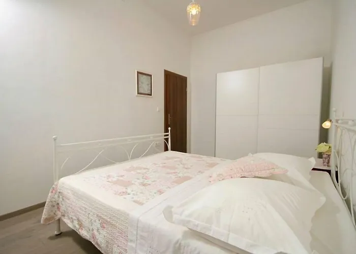 Parcela Casa de hóspedes Seget Vranjica